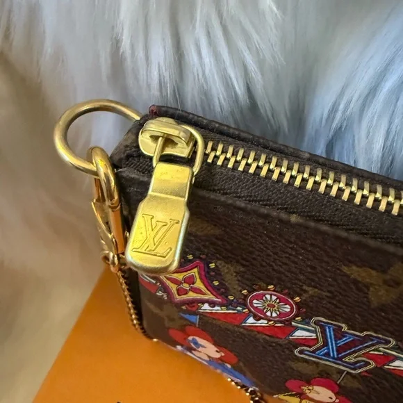 Monogram 2020 Christmas Animation Bumper Cars Mini Pochette Accessories - Picture 2 of 8